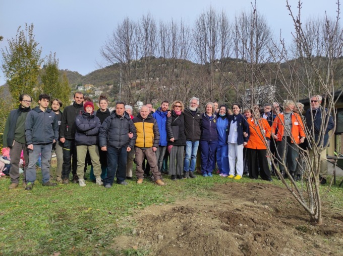 Donato un ciliegio da fiore per il parco dell’Hospice San Martino