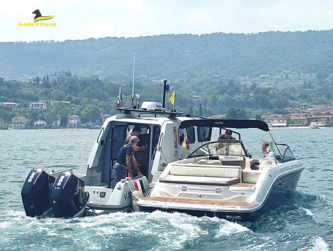 Soccorso un natante  in difficoltà nel Lago