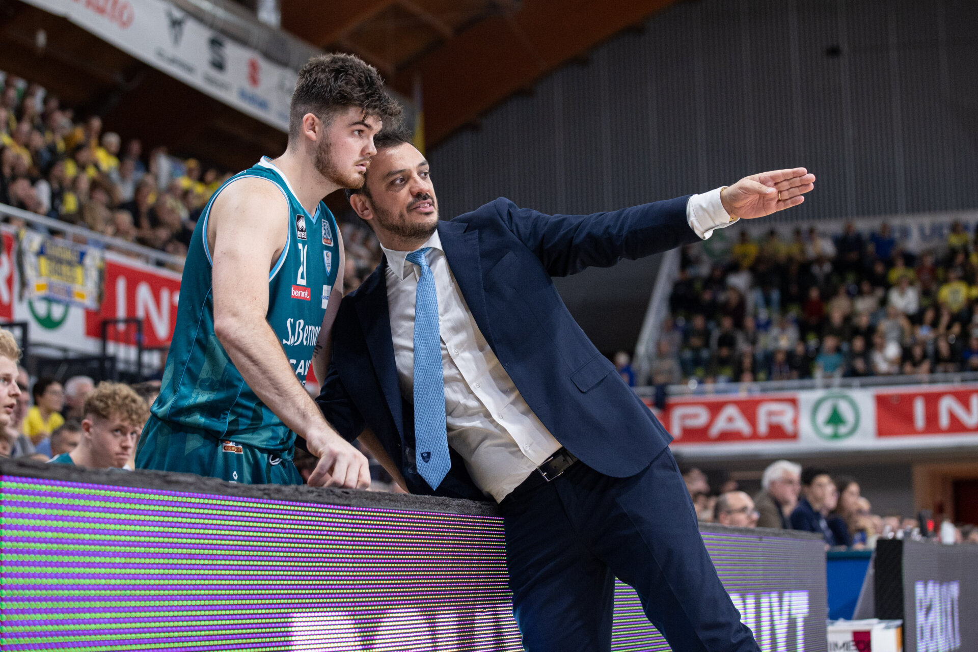 Acqua San Bernardo Cantù contro Cividale coach Nicola Brienza