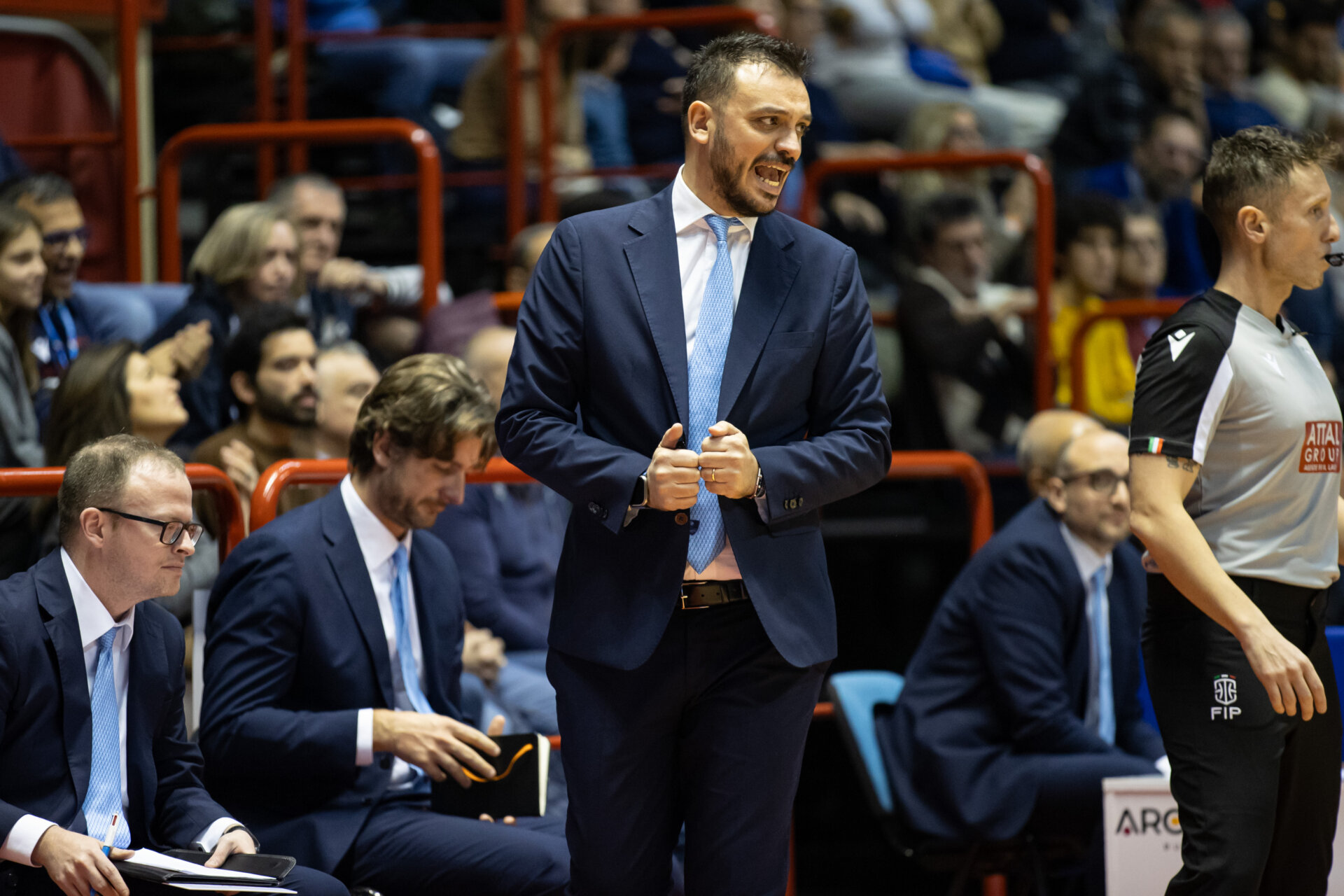 Acqua San Bernardo Cantù contro Forlì' coach Nicola Brienza