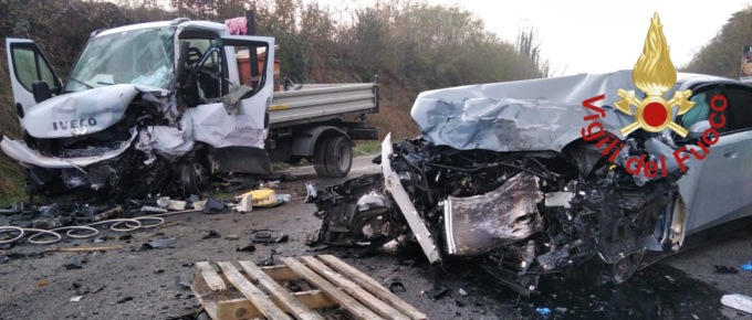 Frontale tra auto e furgone: interviene l’elisoccorso