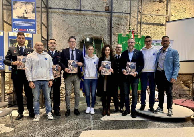 Polizia locale: presentato a Cantù la terza edizione del calendario regionale