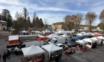 “Natale con noi” riempie la piazza di bancarelle e volontariato