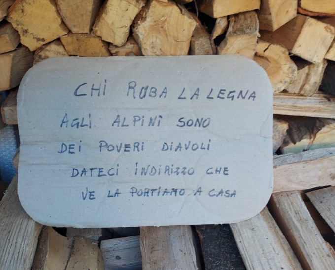 Rubati 50 chili di legna agli Alpini