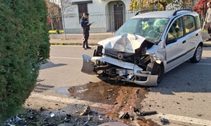 Auto finisce contro un muro: 28enne trasportata in codice rosso in ospedale