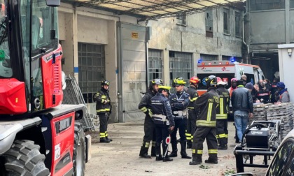 E' un 41enne residente nella Bergamasca l'operaio rimasto schiacciato nell'ex Gasfire