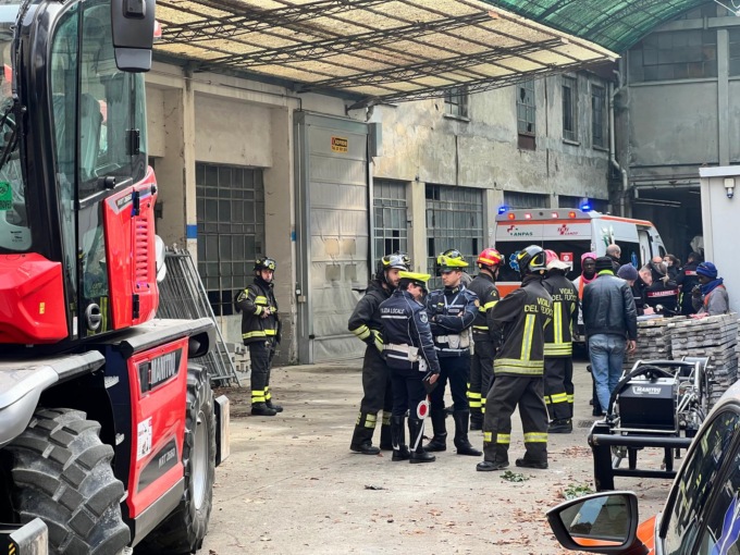 E’ un 41enne residente nella Bergamasca l’operaio rimasto schiacciato nell’ex Gasfire