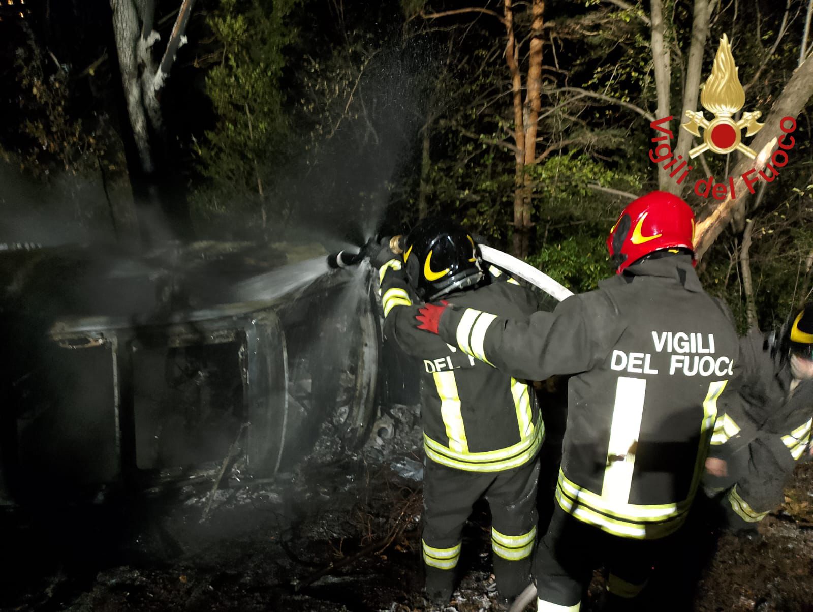 Incendio auto Lezzeno