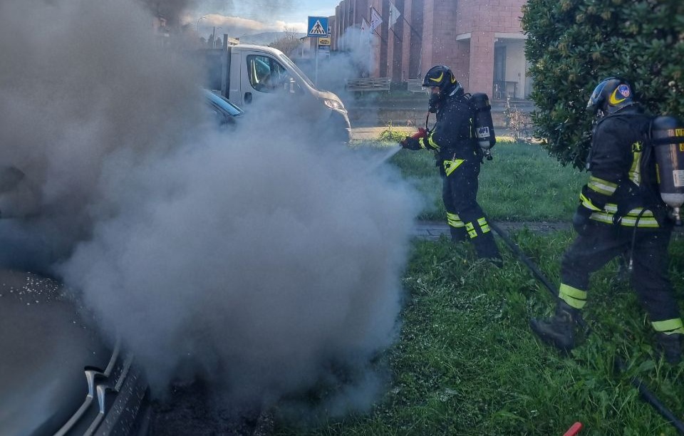 bosisio incendio auto2