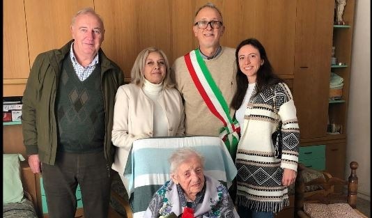Bruna, la più anziana del paese, festeggia 104 anni
