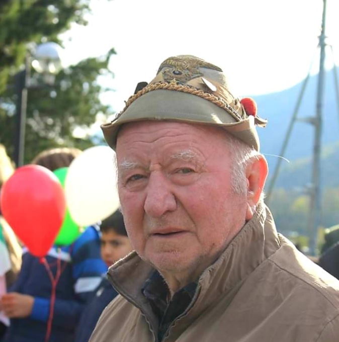 Addio a Luigi Curioni, alpino e storico porta gonfalone del Gs Madonna del Ghisallo