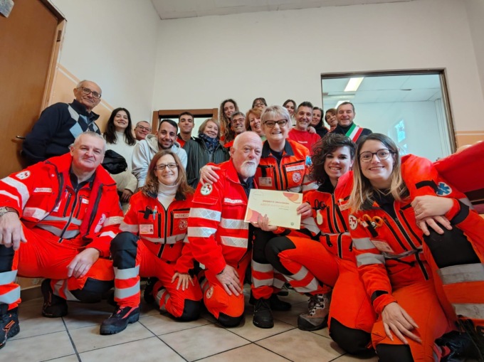 Volontaria della pubblica assistenza Sos premiata alla cerimonia del Sole d’Oro