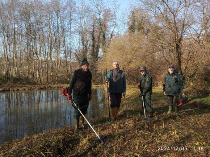 Parco della Valle del Lambro: Agenti Volontari al lavoro per ripulire la pozza d’acqua