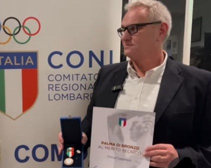 L’allenatore canturino Dionigi Cappelletti ha ricevuto la Palma di Bronzo del Coni