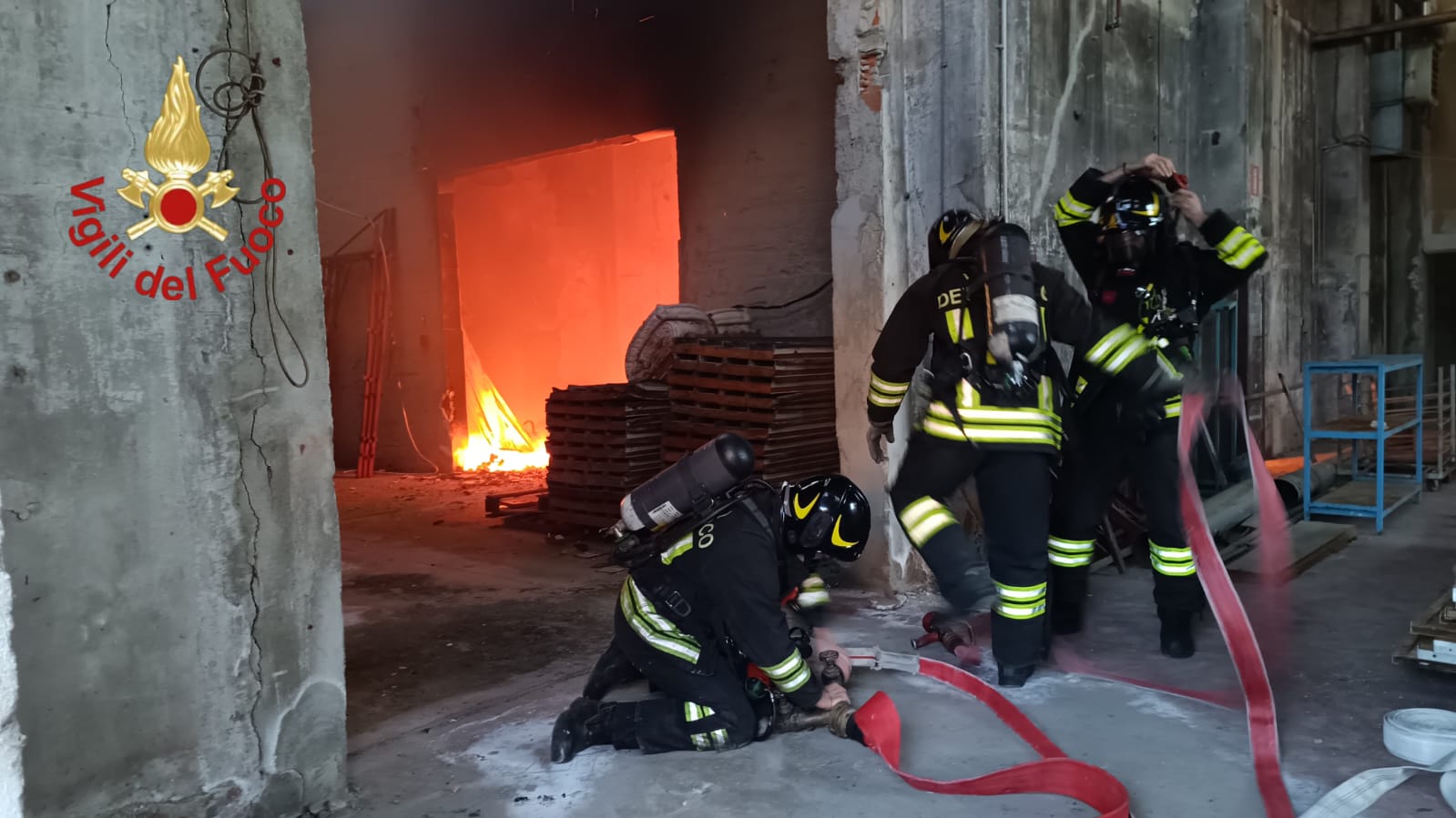 Erba incendio capannone ditta ex Spreafico