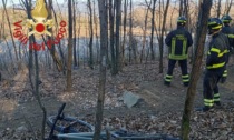 Cade dalla bici nel bosco e si frattura le braccia