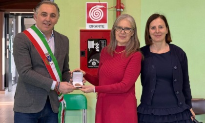 Medaglia alla maestra Colombini per 41 anni di insegnamento