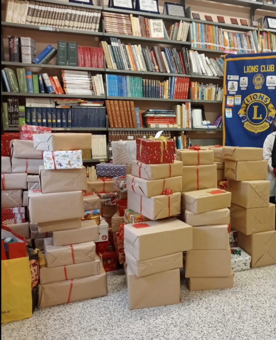 Scatole di Natale dai bimbi della scuola