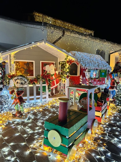 La casa di Babbo Natale si illumina per beneficenza