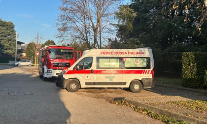 Cade in casa: donna soccorsa da ambulanza e Vigili del fuoco