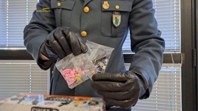 Sequestrati cento chili di artifici pirotecnici, Lego contraffatti e 78.000 prodotti non sicuri