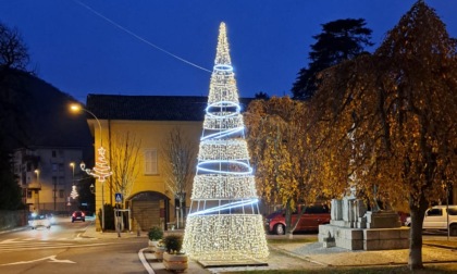 Canzo si veste di luci per festeggiare il Natale