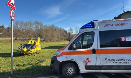 Cade dalla bici, 82enne elitrasportato al San Gerardo di Monza