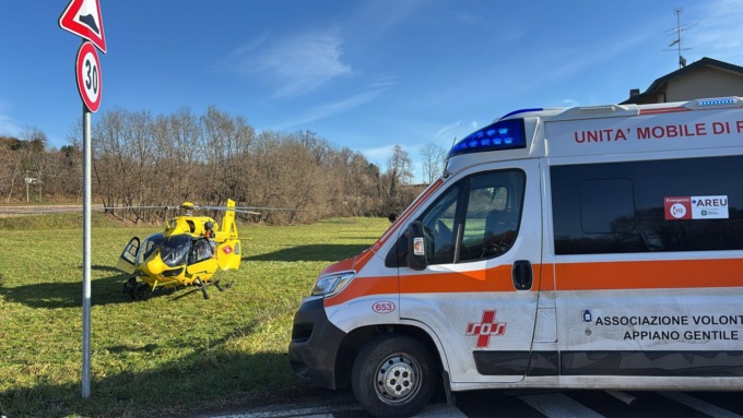 Cade dalla bici, 82enne elitrasportato al San Gerardo di Monza