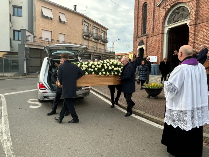 Una folla per l’ultimo saluto a Gaffuri, don Luigi: “Ha portato avanti la sua missione con uno stile discreto”