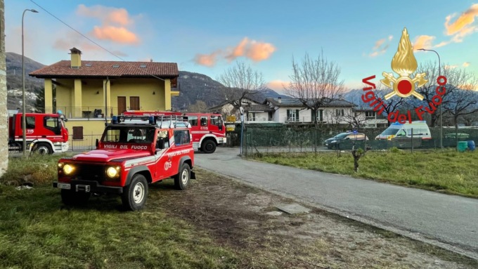 Prende fuoco un box a Dongo