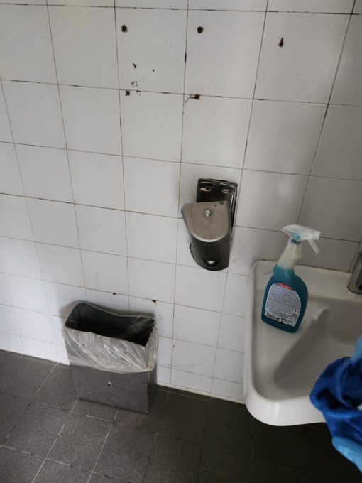 Vandalismi nei bagni del parco di Porta Spinola