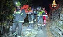 Uomo infortunato recuperato con una barella portantina