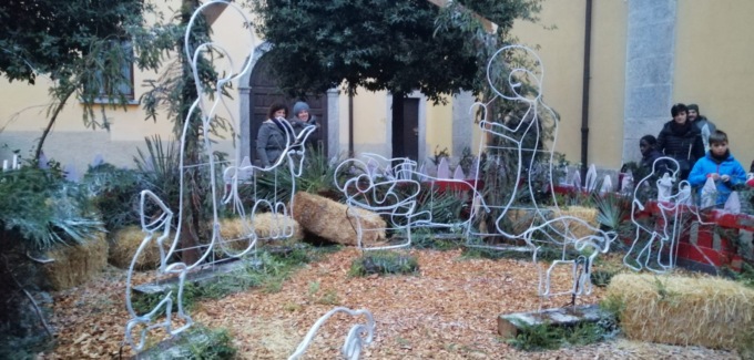 Il presepe di Franco Caminada rivive in piazza