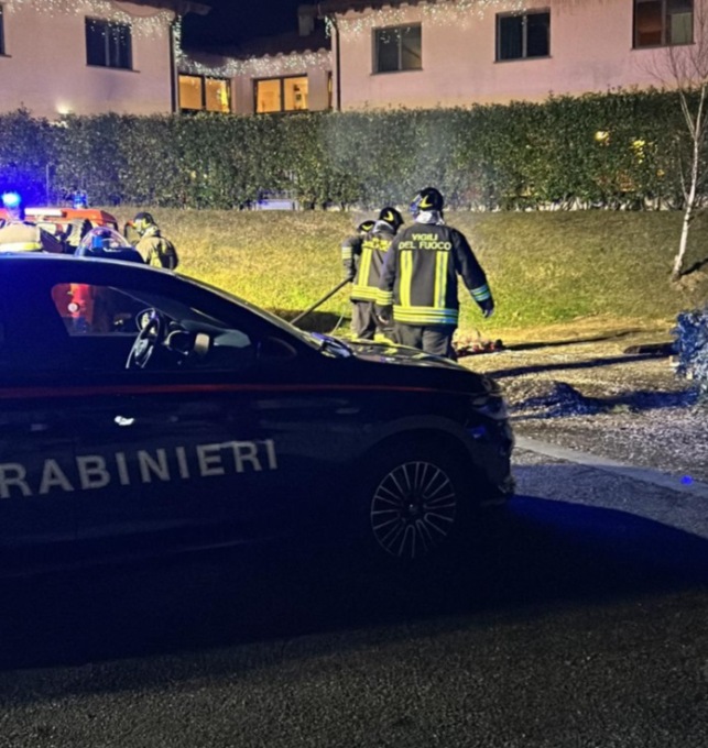 Incendiati bancali la sera di Natale in piazza Sant’Anna