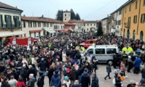 La Befana torna a volare ad Appiano: spettacolare discesa dal campanile