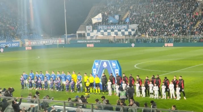 Mr Fabregas non ci sta: “Basta complimenti, vogliamo vincere e per 65′ il Milan aveva la maglia blu”