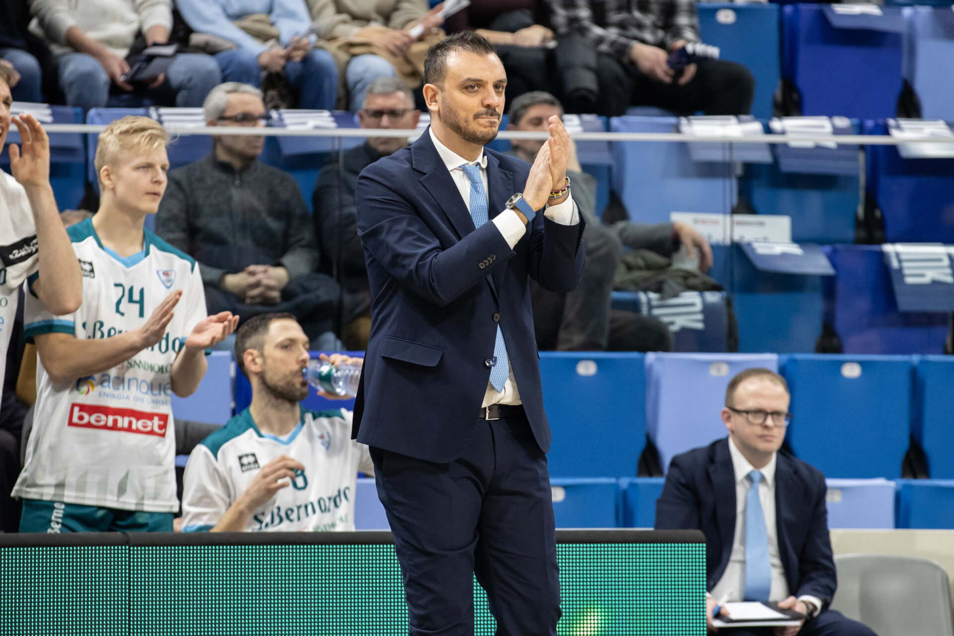 Acqua San Bernardo Cantù contro Urania coach Nicola Brienza