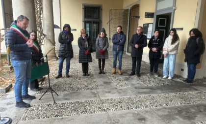 Inaugurato e benedetto il cippo con targa per la Giornata della memoria