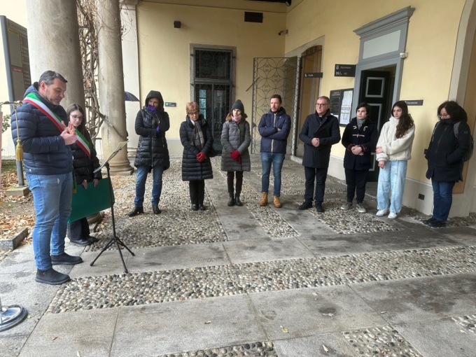 Inaugurato e benedetto il cippo con targa per la Giornata della memoria