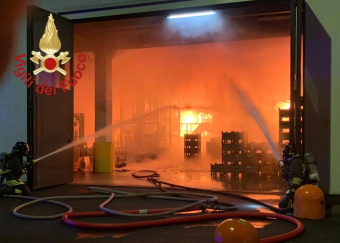 Incendio alla Salice: fiamme domate e nessun ferito