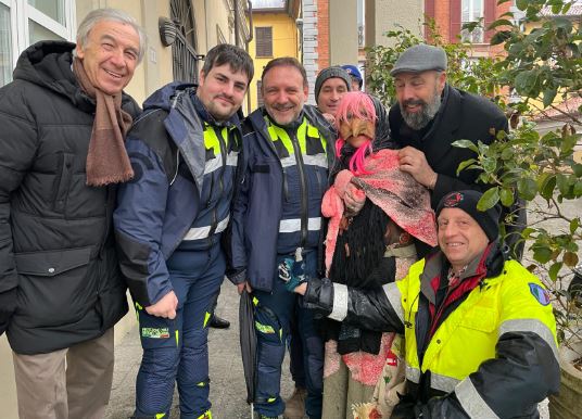 L’assessore-Befana in Harley regala sorrisi a grandi e piccoli
