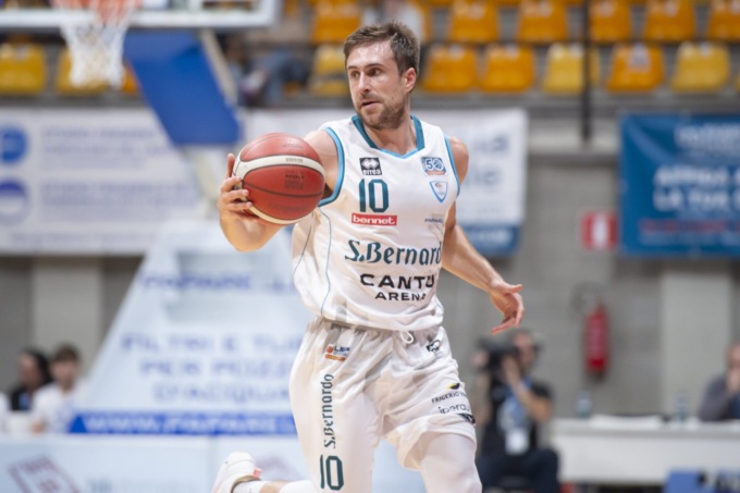 De Nicolao si opera: la Pallacanestro Cantù perde il suo play