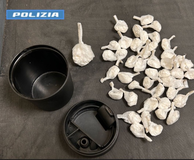 Spacciava cocaina in “Delivery” con l’auto a noleggio