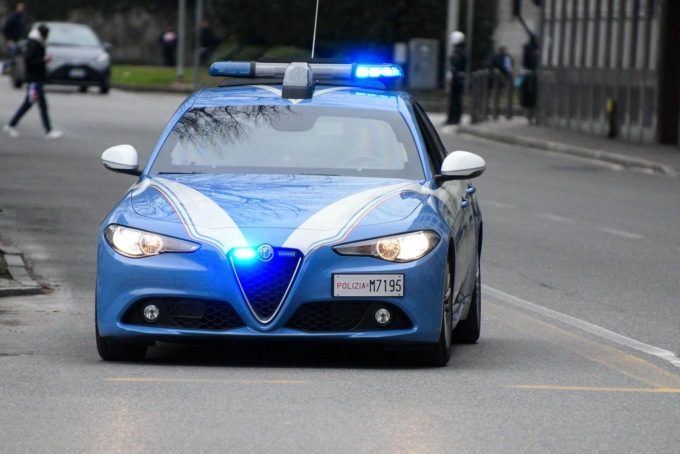 Ubriaco dà in escandescenza al bar e  minaccia di morte tutti