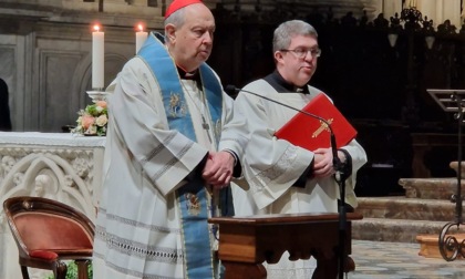 In preghiera per papa Francesco, le parole del vescovo Cantoni in duomo