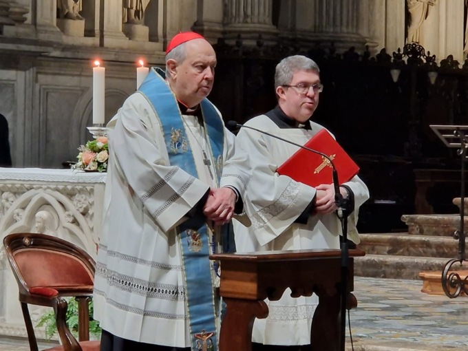 In preghiera per papa Francesco, le parole del vescovo Cantoni in duomo