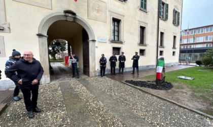 Cippo e targa come pubblico ricordo delle vittime delle foibe