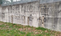 Scritte anarchiche lungo la Provinciale: sono apparse questa mattina a Penzano