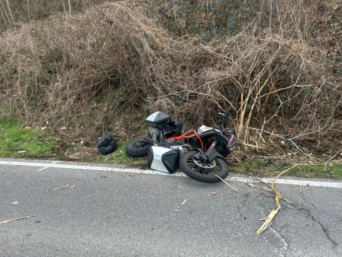 Scontro tra auto e moto, motociclisti in gravissime condizioni