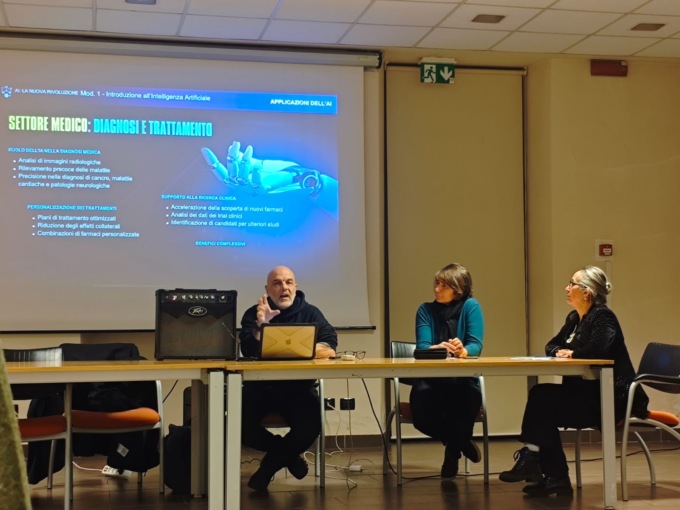 Grande partecipazione a Bosisio Parini per la serata sull’Intelligenza artificiale